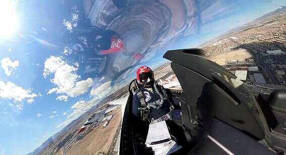 הטייס בפעולה // צילום: רויטרס, חיל האוויר האמריקני